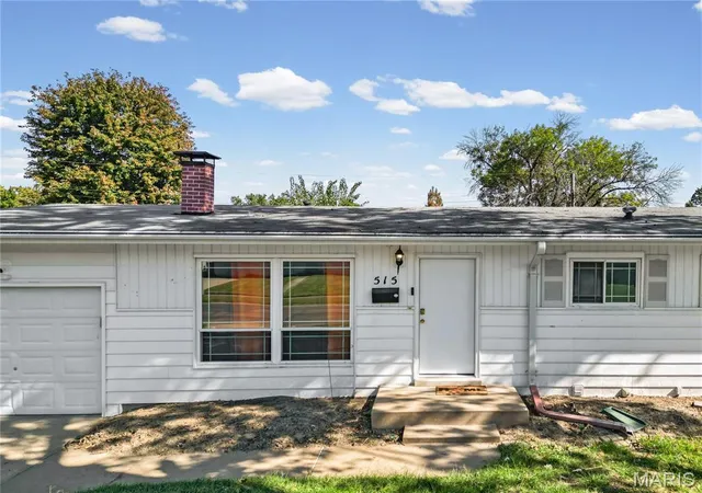 Photo 3 of Single family home for sale at 515 Versailles Dr, Florissant, MO 63031 | MLS# MIS26062177 | Listing updated on 2026-10-20