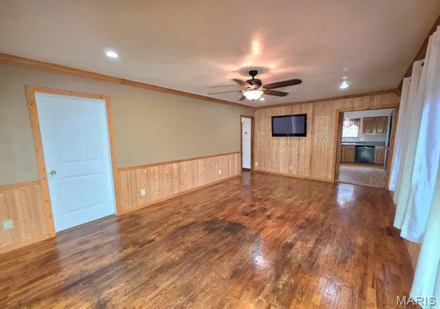 Photo 3 of Single family home for sale at 418 S 3rd Street, Houston, MO 65483 | MLS# MIS26062181 | Listing updated on 2026-10-05