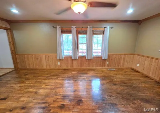 Photo 4 of Single family home for sale at 418 S 3rd Street, Houston, MO 65483 | MLS# MIS26062181 | Listing updated on 2026-10-05