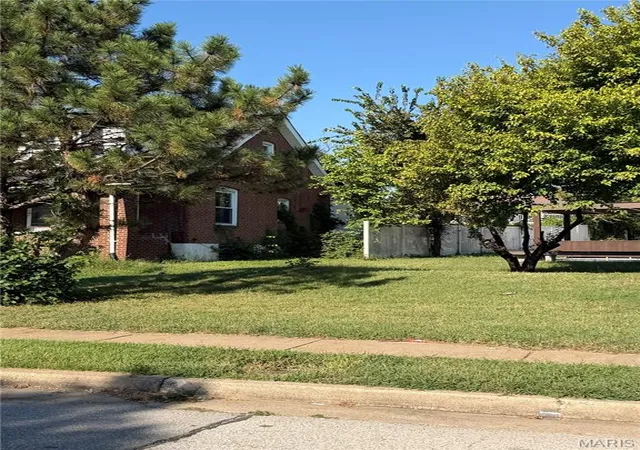 Photo 2 of Single family home for sale at 3637 Pine Grv Ave, Saint Louis, MO 63121 | MLS# MIS26062182 | Listing updated on 2026-09-25