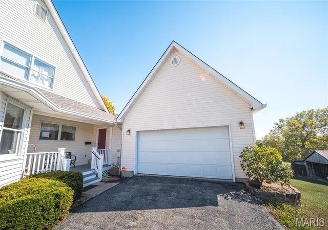 Photo 3 of Single family home for sale at 2450 Hwy C, New Haven, MO 63068 | MLS# MIS26062192 | Listing updated on 2026-10-04