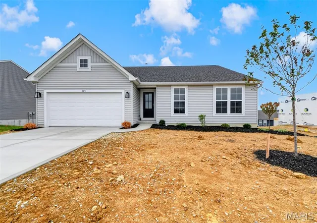 Photo 2 of Single family home for sale at 1041 Park Hills Pkwy, Troy, MO 63379 | MLS# MIS26062195 | Listing updated on 2026-10-05