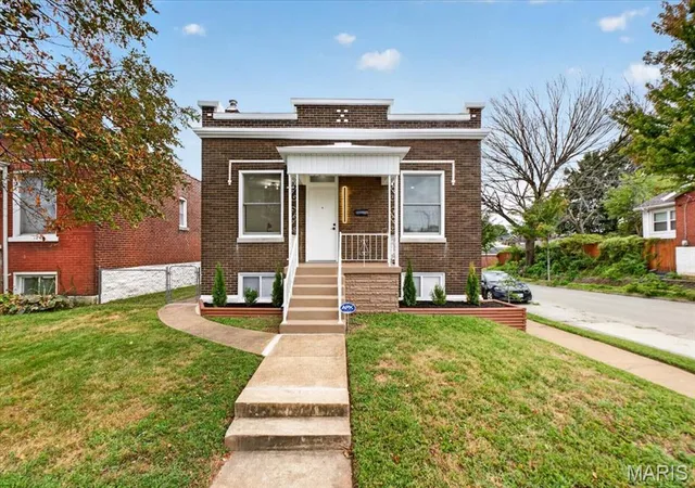 Photo 1 of Single family home for sale at 4372 Ellenwood Ave, Saint Louis, MO 63116 | MLS# MIS26062202 | Listing updated on 2026-09-27