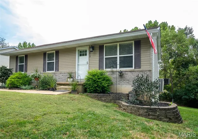 Photo 2 of Single family home for sale at 3858 Birch Dr, Imperial, MO 63052 | MLS# MIS26062207 | Listing updated on 2026-09-29