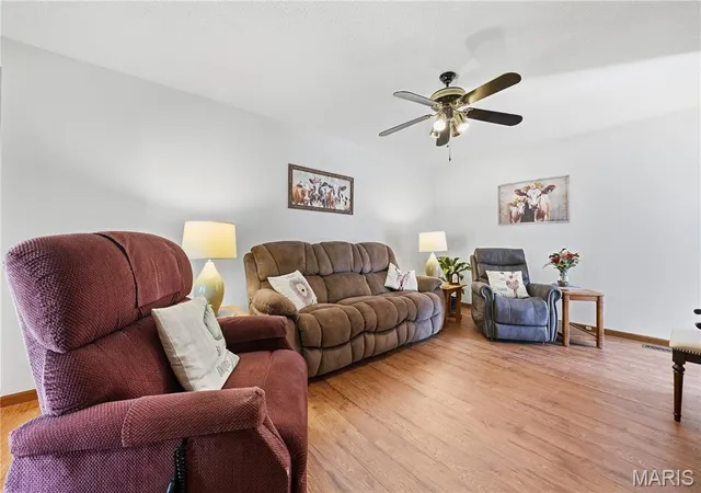 Photo 3 of Single family home for sale at 550 Spring Glen Dr, Ballwin, MO 63021 | MLS# MIS26062211 | Listing updated on 2026-10-07