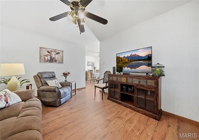 Photo 2 of Single family home for sale at 550 Spring Glen Dr, Ballwin, MO 63021 | MLS# MIS26062211 | Listing updated on 2026-10-28