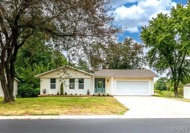 Photo 1 of Single family home for sale at 111 Park Charles Blvd, Saint Peters, MO 63376 | MLS# MIS26062216 | Listing updated on 2026-10-06