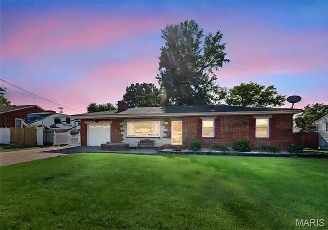 Single family home for sale at 46 N Circle Dr, East Alton, IL 62024 | MLS# MIS26062219
