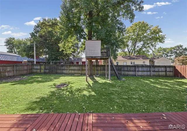 Photo 3 of Single family home for sale at 46 N Circle Dr, East Alton, IL 62024 | MLS# MIS26062219 | Listing updated on 2026-10-22