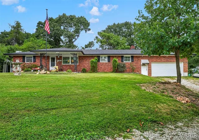Photo 2 of Single family home for sale at 4390 W Dry Frk Rd, Imperial, MO 63052 | MLS# MIS26062220 | Listing updated on 2026-09-27