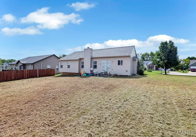 Photo 3 of Single family home for sale at 24 Saint Kathleen Ct, Troy, MO 63379 | MLS# MIS26062221 | Listing updated on 2026-10-07
