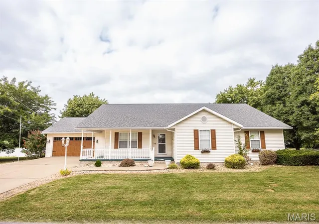 Photo 1 of Single family home for sale at 4121 Bruene Ave, Granite City, IL 62040 | MLS# MIS26062226 | Listing updated on 2026-09-27
