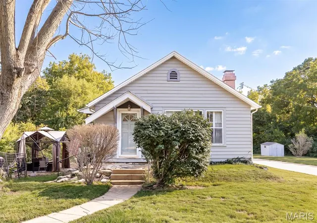 Photo 1 of Single family home for sale at 9958 South Rd, Fairview Heights, IL 62208 | MLS# MIS26062231 | Listing updated on 2026-10-02
