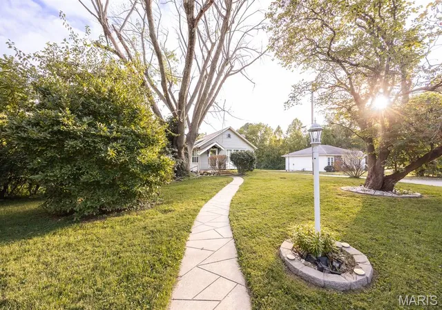 Photo 2 of Single family home for sale at 9958 South Rd, Fairview Heights, IL 62208 | MLS# MIS26062231 | Listing updated on 2026-10-02