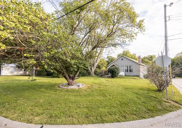 Photo 3 of Single family home for sale at 9958 South Rd, Fairview Heights, IL 62208 | MLS# MIS26062231 | Listing updated on 2026-10-02