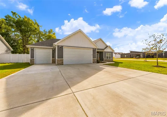 Photo 3 of Single family home for sale at 108 Jimmy H Dr, Jonesburg, MO 63351 | MLS# MIS26062234 | Listing updated on 2026-09-30
