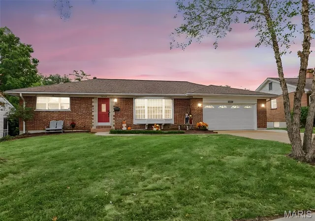 Photo 1 of Sale Pending at 7816 Apple Valley Dr, Saint Louis, MO 63123 | MLS# MIS26062235 | Listing updated on 2026-10-04