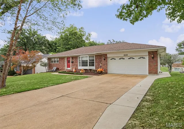 Photo 3 of Sale Pending at 7816 Apple Valley Dr, Saint Louis, MO 63123 | MLS# MIS26062235 | Listing updated on 2026-10-04