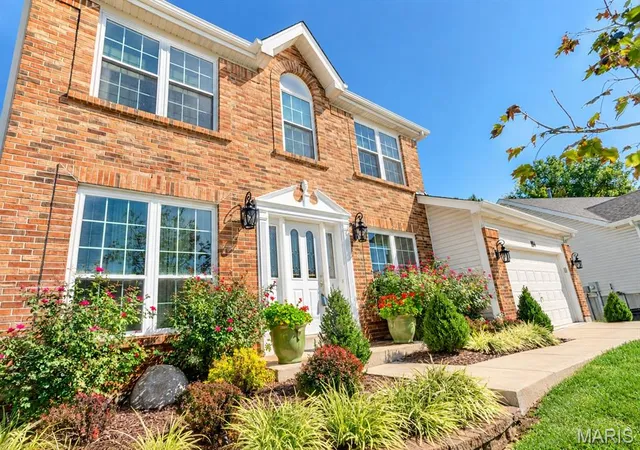 Photo 3 of Single family home for sale at 804 Winter Top Ct, Fenton, MO 63026 | MLS# MIS26062240 | Listing updated on 2026-10-11