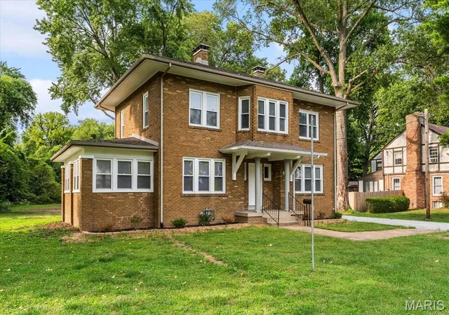 Photo 1 of Single family home for sale at 129 Orchard Dr, Belleville, IL 62221 | MLS# MIS26062242 | Listing updated on 2026-10-02
