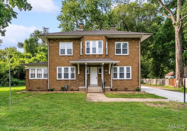 Photo 2 of Single family home for sale at 129 Orchard Dr, Belleville, IL 62221 | MLS# MIS26062242 | Listing updated on 2026-10-02