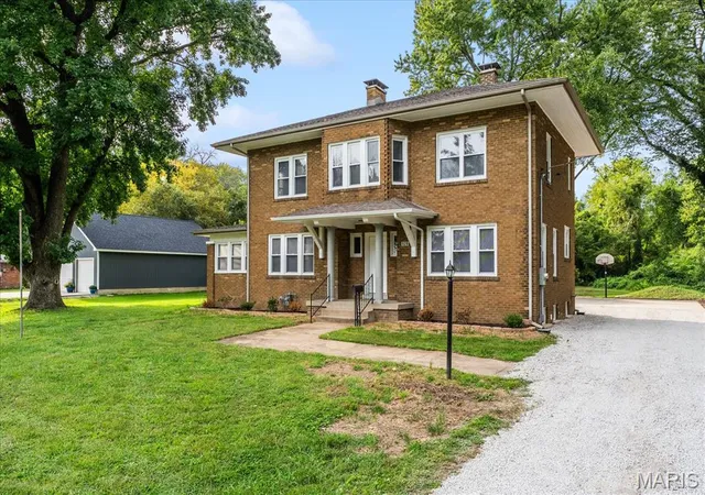 Photo 3 of Single family home for sale at 129 Orchard Dr, Belleville, IL 62221 | MLS# MIS26062242 | Listing updated on 2026-10-02