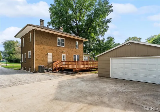 Photo 3 of Single family home for sale at 129 Orchard Dr, Belleville, IL 62221 | MLS# MIS26062242 | Listing updated on 2026-10-02