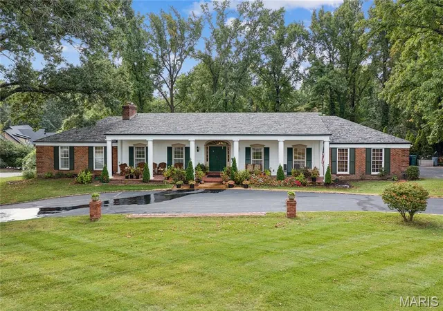 Photo 1 of Single family home for sale at 3 Westwood Country Clb, Saint Louis, MO 63131 | MLS# MIS26062246 | Listing updated on 2026-10-01