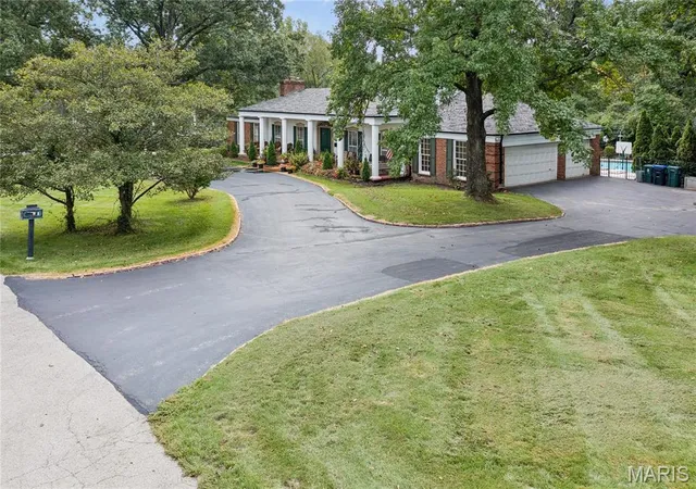 Photo 3 of Single family home for sale at 3 Westwood Country Clb, Saint Louis, MO 63131 | MLS# MIS26062246 | Listing updated on 2026-10-01