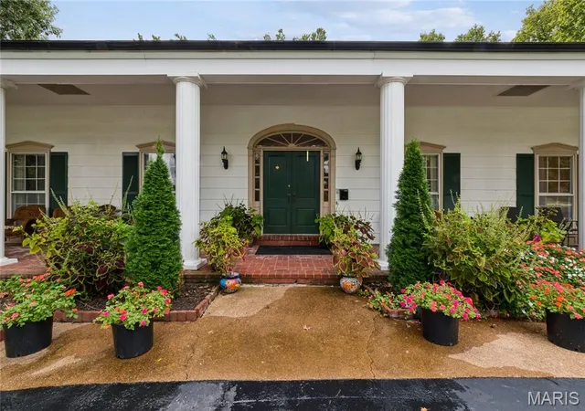 Photo 3 of Single family home for sale at 3 Westwood Country Clb, Saint Louis, MO 63131 | MLS# MIS26062246 | Listing updated on 2026-10-01