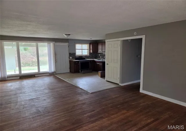 Photo 3 of Single family home for sale at 2264 Hudson Rd, Saint Louis, MO 63136 | MLS# MIS26062258 | Listing updated on 2026-10-22