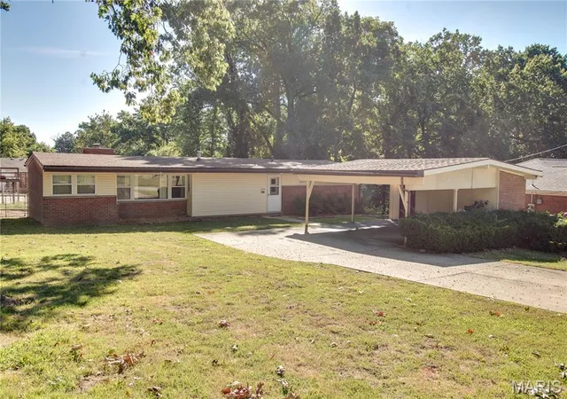 Photo 3 of Single family home for sale at 2131 Wyckoff St, Alton, IL 62002 | MLS# MIS26062264 | Listing updated on 2026-10-01