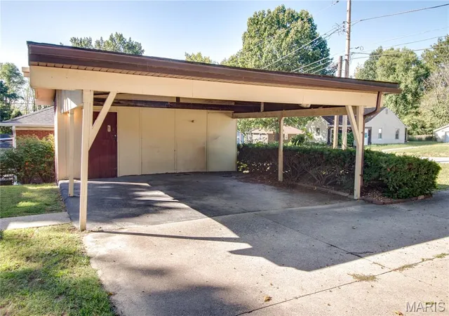 Photo 3 of Single family home for sale at 2131 Wyckoff St, Alton, IL 62002 | MLS# MIS26062264 | Listing updated on 2026-10-01