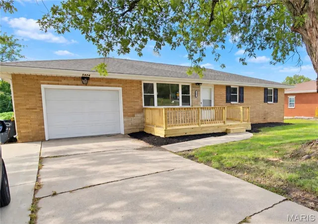 Photo 3 of Single family home for sale at 5424 Humbert Rd, Alton, IL 62002 | MLS# MIS26062265 | Listing updated on 2026-10-06