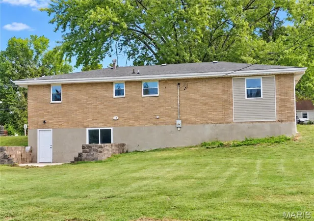 Photo 3 of Single family home for sale at 5424 Humbert Rd, Alton, IL 62002 | MLS# MIS26062265 | Listing updated on 2026-10-06