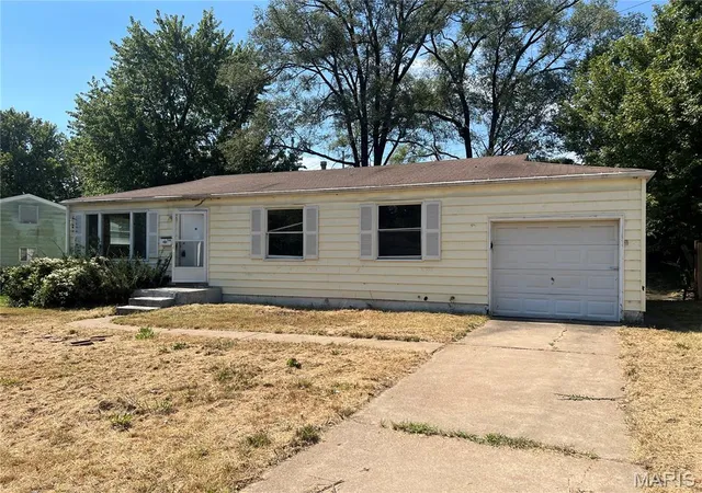 Photo 2 of Single family home for sale at 744 Kelvin Dr, Saint Louis, MO 63137 | MLS# MIS26062266 | Listing updated on 2026-09-26