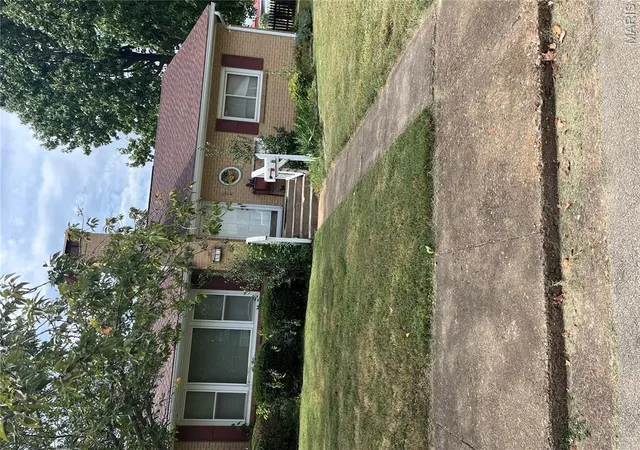 Photo 1 of Single family home for sale at 903 Moorland St, Farmington, MO 63640 | MLS# MIS26062267 | Listing updated on 2026-10-06