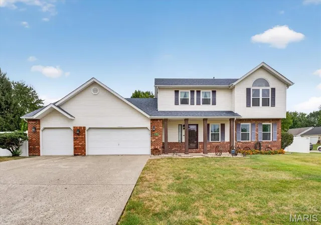 Photo 2 of Single family home for sale at 428 Avalon Dr, Troy, IL 62294 | MLS# MIS26062268 | Listing updated on 2026-10-06