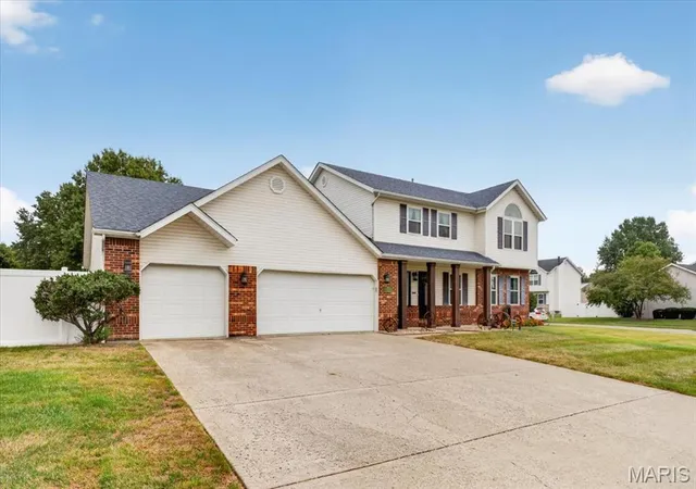 Photo 3 of Single family home for sale at 428 Avalon Dr, Troy, IL 62294 | MLS# MIS26062268 | Listing updated on 2026-10-06