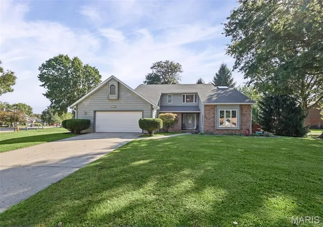 Single family home for sale at 127 Pine Dale Dr, Belleville, IL 62226 | MLS# MIS26062270