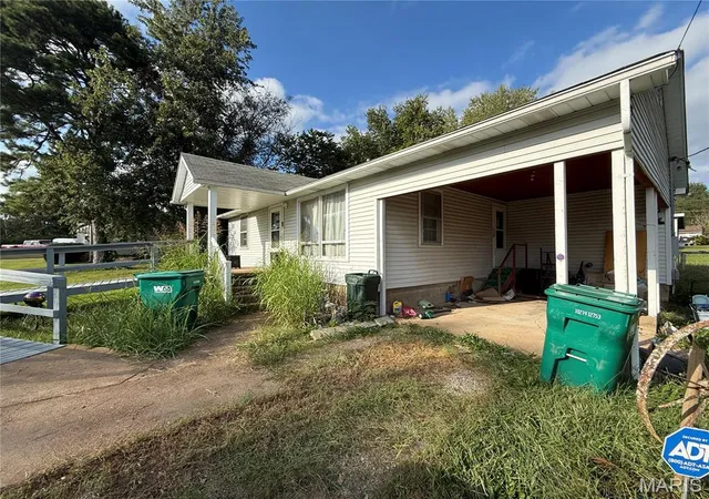 Photo 2 of Single family home for sale at 1229 E Karsch Blvd, Farmington, MO 63640 | MLS# MIS26062272 | Listing updated on 2026-10-05