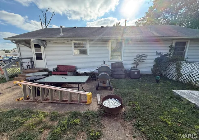 Photo 3 of Single family home for sale at 1229 E Karsch Blvd, Farmington, MO 63640 | MLS# MIS26062272 | Listing updated on 2026-10-05