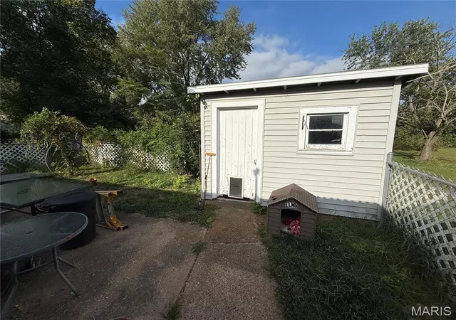 Photo 3 of Single family home for sale at 1229 E Karsch Blvd, Farmington, MO 63640 | MLS# MIS26062272 | Listing updated on 2026-10-05