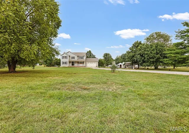 Photo 3 of Single family home for sale at 16519 Conrad Rd, Brighton, IL 62012 | MLS# MIS26062273 | Listing updated on 2026-09-28