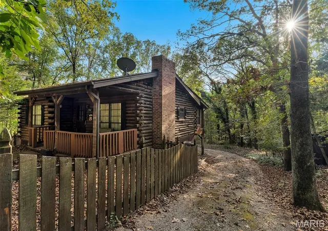 Photo 3 of Single family home for sale at 8967 Moss Holw Rd, Pevely, MO 63070 | MLS# MIS26062274 | Listing updated on 2026-09-30