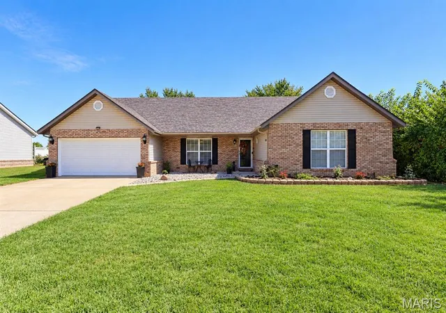 Photo 1 of Sale Pending at 1628 Westhaven Dr, Belleville, IL 62220 | MLS# MIS26062278 | Listing updated on 2026-10-04