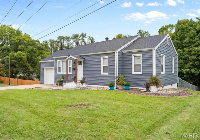 Photo 3 of Single family home for sale at 841 Victory Dr, Collinsville, IL 62234 | MLS# MIS26062279 | Listing updated on 2026-10-08