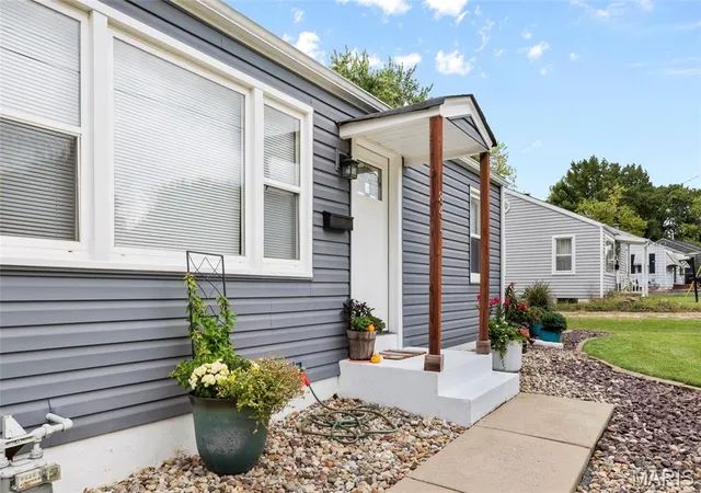Photo 3 of Single family home for sale at 841 Victory Dr, Collinsville, IL 62234 | MLS# MIS26062279 | Listing updated on 2026-10-08