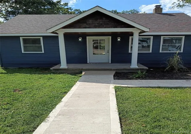 Photo 1 of Single family home for sale at 320 S Iron St, Ironton, MO 63650 | MLS# MIS26062281 | Listing updated on 2026-10-06