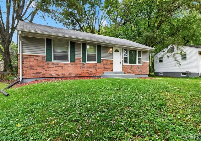 Photo 2 of Single family home for sale at 8513 Steve Ave, Hazelwood, MO 63042 | MLS# MIS26062283 | Listing updated on 2026-10-01
